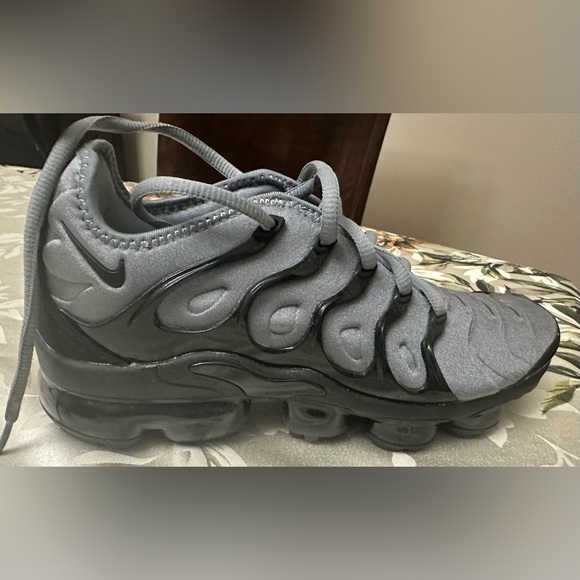 NWOB - Nike Air Vapormax Plus Cool Grey Black, size 6.5 men / 8.5 women - Picture 8 of 13
